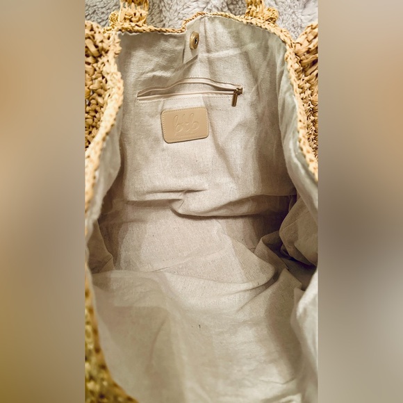 BTS Los Angeles Large tan straw tote with pearls. 🫶🏼 - Picture 8 of 9